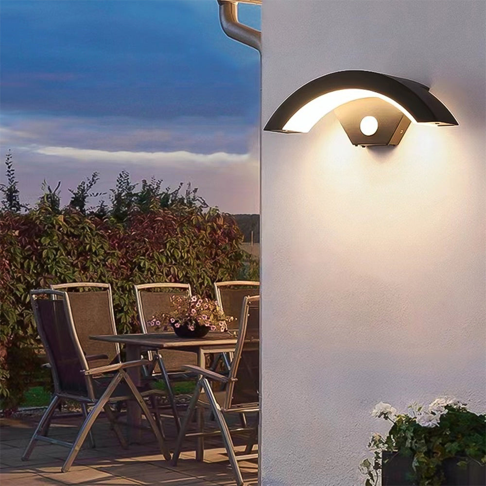 Modern Black LED Curved Induction Wall Light for Outdoor