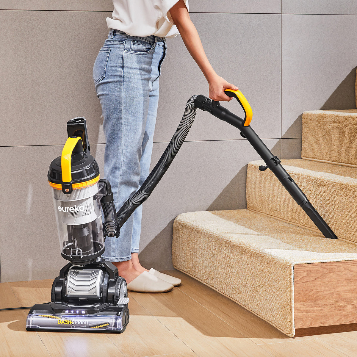 700W Upright Vacuum Cleaner with 2.2L Dust Cup