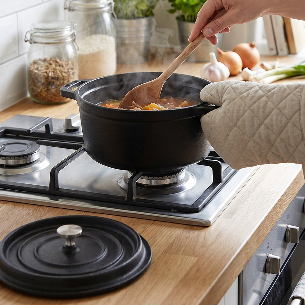 1L Pre-Seasoned Cast Iron Dutch Oven with Lid