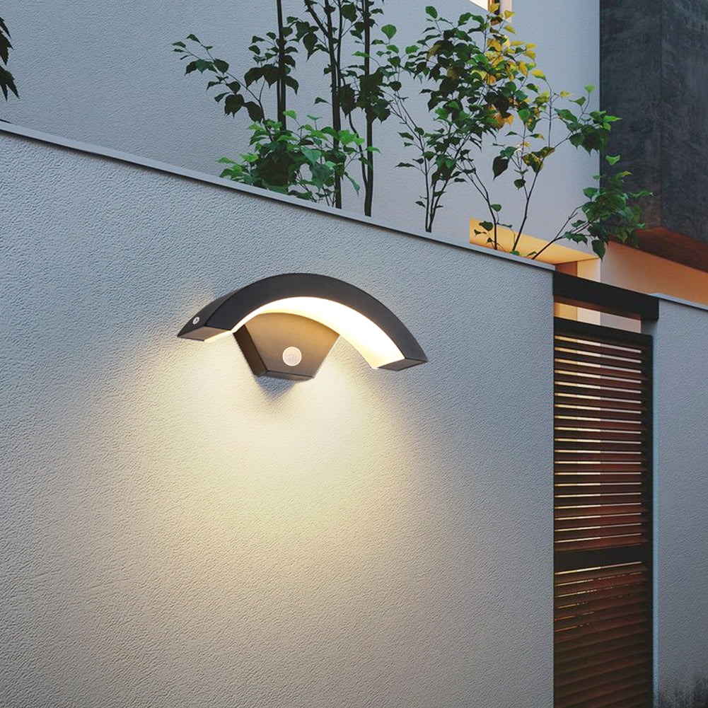 Modern Black LED Curved Induction Wall Light for Outdoor