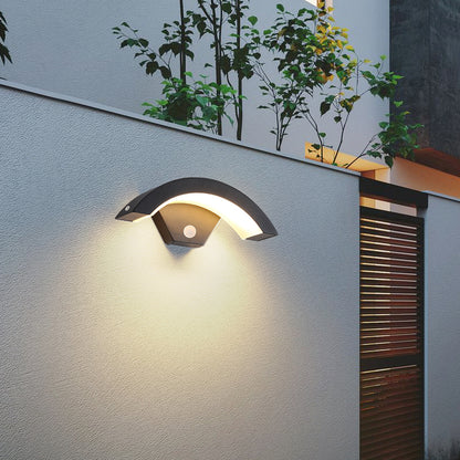 Modern Black LED Curved Induction Wall Light for Outdoor